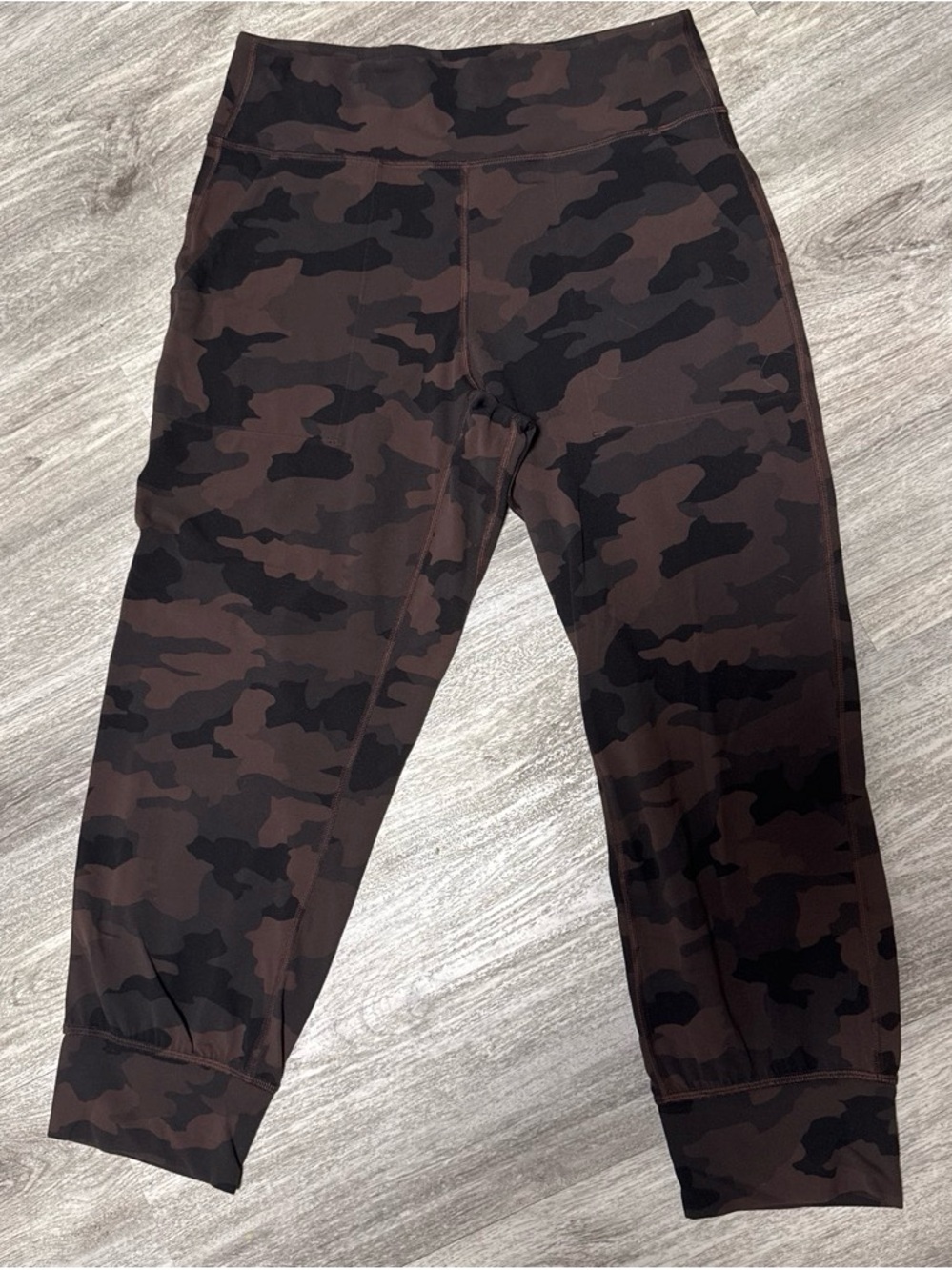 lululemon athletica Girls' Brown & Black Camo Capri Leggings